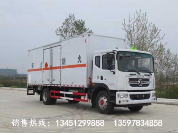 東風(fēng)D9爆破器材運輸車(帶液壓尾板)