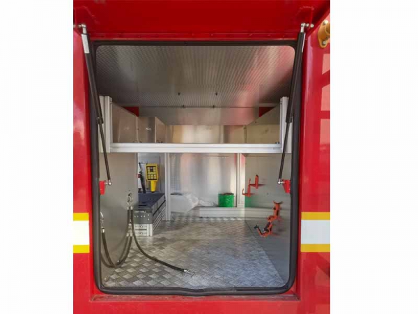 東風(fēng)銳騏雙排四驅(qū)器材消防車(4×4)